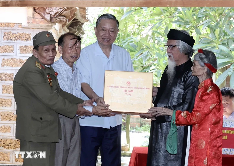 Chủ tịch nước Tô Lâm thăm nhân dân làng cổ Đường Lâm ảnh 14