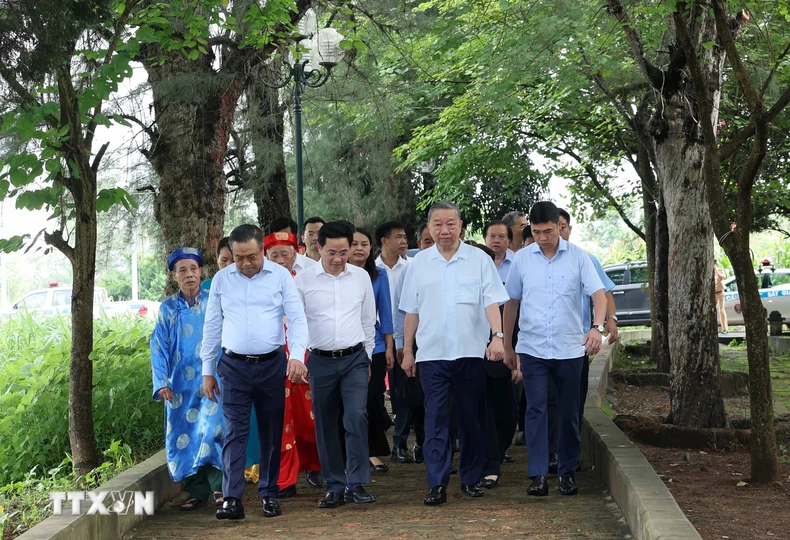 Chủ tịch nước Tô Lâm thăm nhân dân làng cổ Đường Lâm ảnh 6