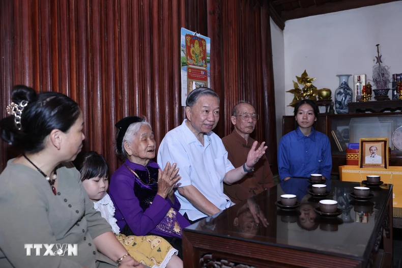 Chủ tịch nước Tô Lâm thăm nhân dân làng cổ Đường Lâm ảnh 11