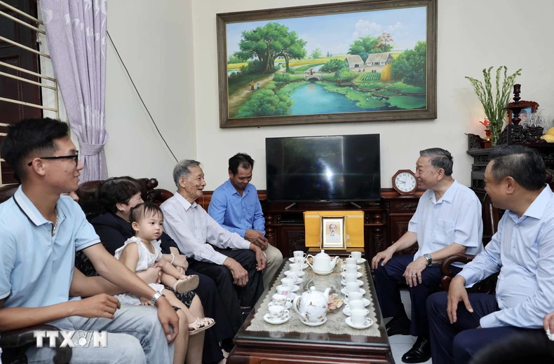 Chủ tịch nước Tô Lâm thăm nhân dân làng cổ Đường Lâm ảnh 15