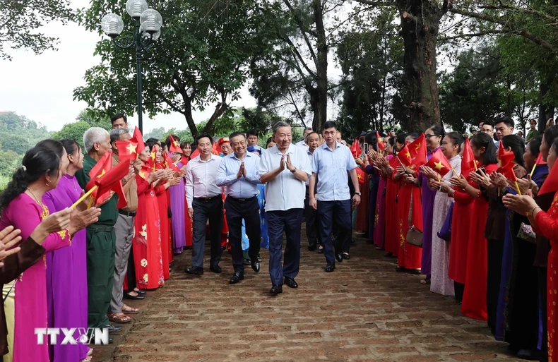 Chủ tịch nước Tô Lâm thăm nhân dân làng cổ Đường Lâm ảnh 7