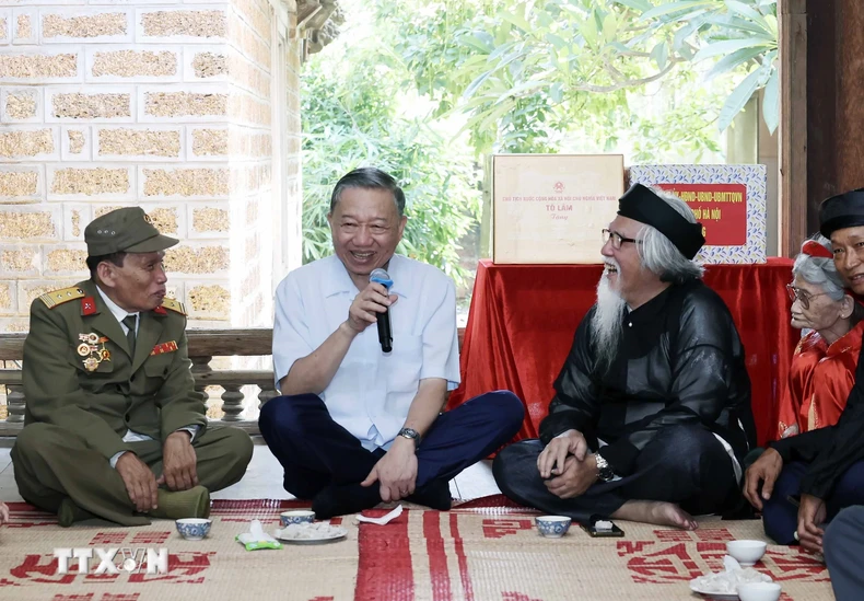 Chủ tịch nước Tô Lâm thăm nhân dân làng cổ Đường Lâm ảnh 13
