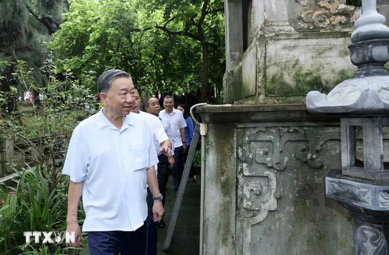 Chủ tịch nước Tô Lâm thăm nhân dân làng cổ Đường Lâm ảnh 4