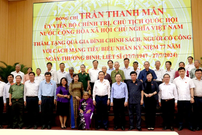 Chủ tịch Quốc hội Trần Thanh Mẫn thăm, tặng quà tri ân người có công tại Cần Thơ ảnh 2