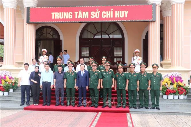 Chủ tịch Quốc hội Trần Thanh Mẫn thăm và làm việc với Đảng ủy-Bộ Tư lệnh Quân khu 9 ảnh 3