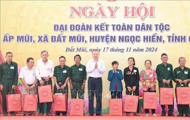 Tổng Bí thư Tô Lâm dự Ngày hội Đại đoàn kết toàn dân tộc tại Cà Mau ảnh 3