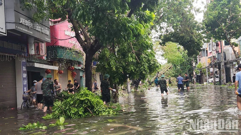 [Live] Khẩn trương khắc phục hậu quả, cứu người mắc kẹt, mất tích trong bão số 3 ảnh 14