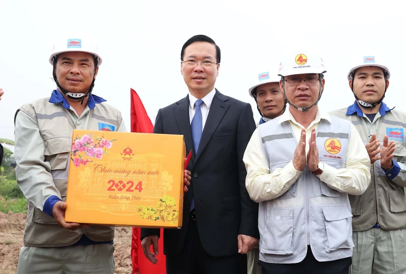 Chủ tịch nước Võ Văn Thưởng dự khai bút đầu xuân, động viên công nhân, người lao động tại Hà Nội- Ảnh 7.
