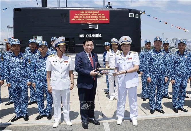 View - [Ảnh] Chủ tịch Quốc hội Vương Đình Huệ thăm Lữ đoàn tàu ngầm 189
