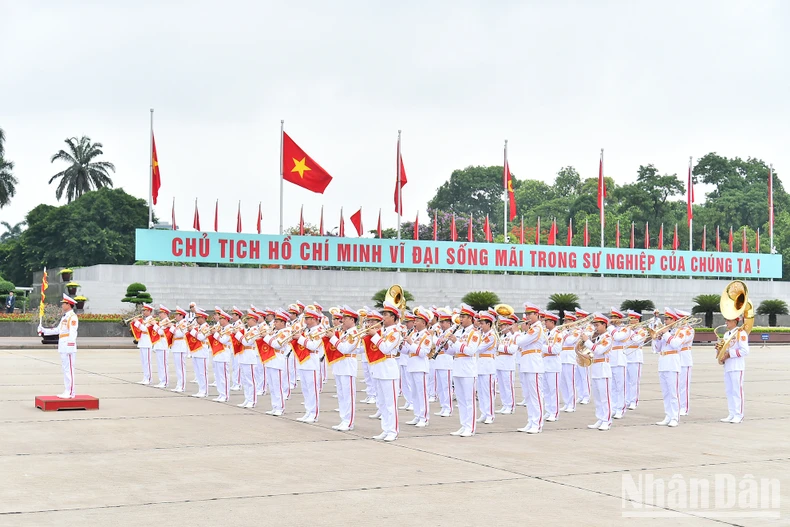 Các đồng chí lãnh đạo Đảng, Nhà nước vào Lăng viếng Chủ tịch Hồ Chí Minh- Ảnh 10.