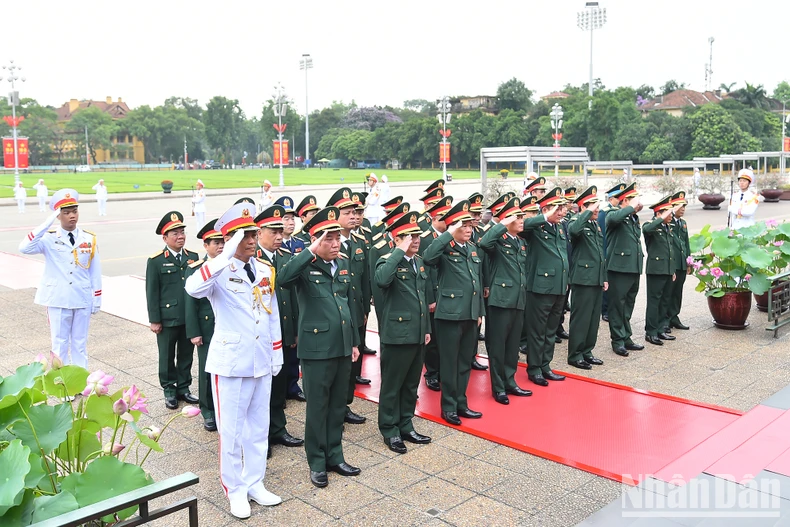 Các đồng chí lãnh đạo Đảng, Nhà nước vào Lăng viếng Chủ tịch Hồ Chí Minh- Ảnh 6.