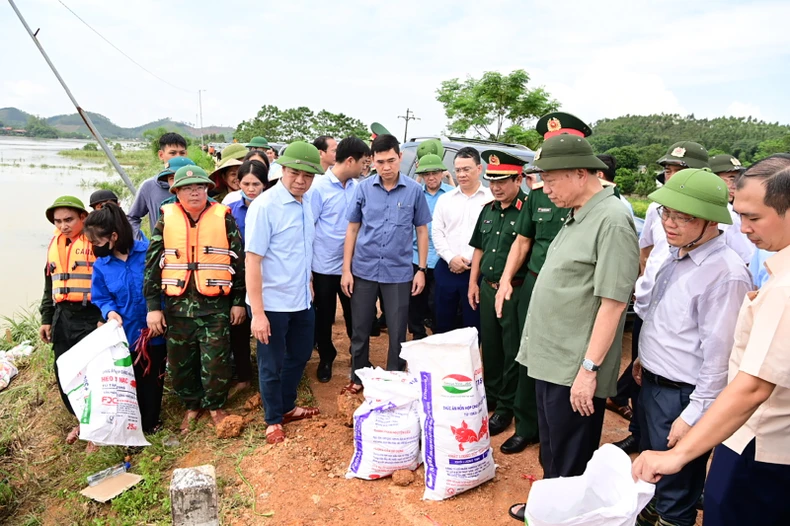 Tổng Bí thư, Chủ tịch nước Tô Lâm kiểm tra công tác phòng, chống lụt bão tại Tuyên Quang ảnh 4