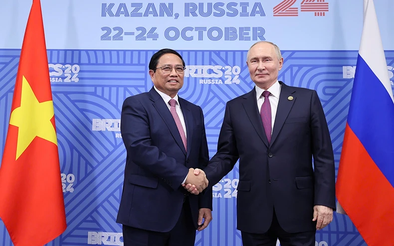 Thủ tướng Phạm Minh Chính gặp Tổng thống Liên bang Nga Vladimir Putin, Chủ tịch Nhóm BRICS năm 2024. (Ảnh: TTXVN)