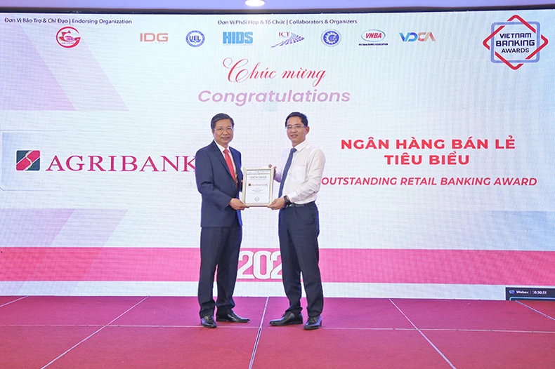 Agribank được vinh danh 3 giải thưởng Ngân hàng Việt Nam tiêu biểu 2024 ảnh 2