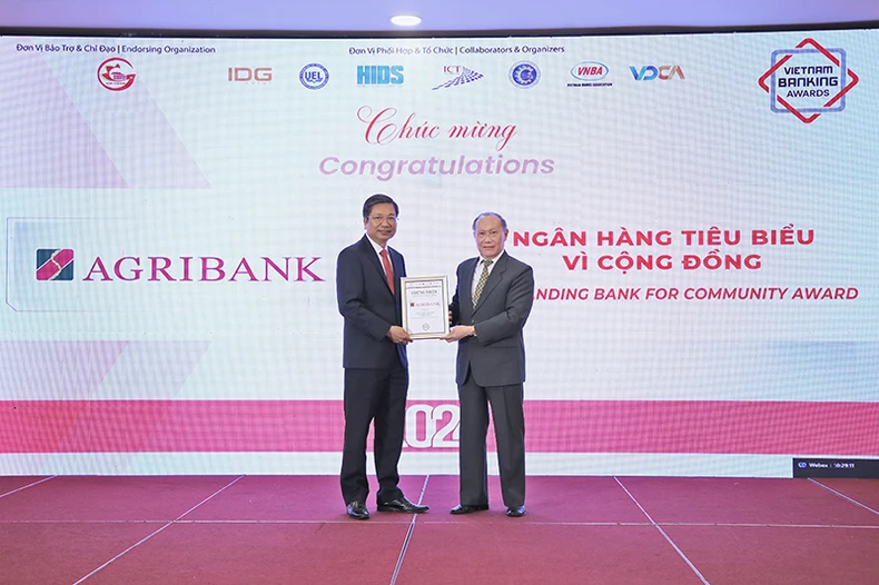 Agribank được vinh danh 3 giải thưởng Ngân hàng Việt Nam tiêu biểu 2024 ảnh 3