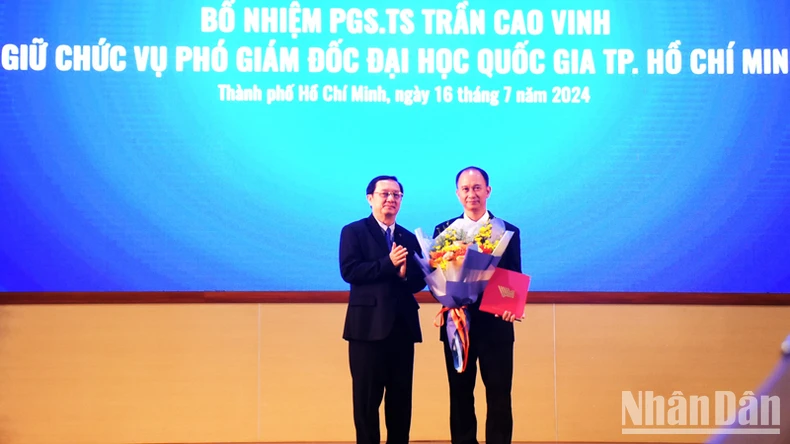 Công bố các quyết định về tổ chức, nhân sự Đại học Quốc gia Thành phố Hồ Chí Minh ảnh 3