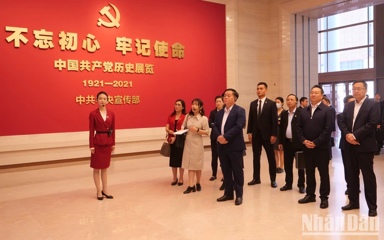 Đoàn đại biểu Đảng ta thăm và làm việc tại Trung Quốc ảnh 6