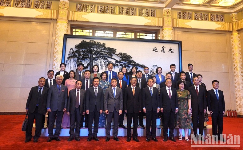 Phó Chủ tịch Chính hiệp Trung Quốc tiếp đại biểu dự Diễn đàn nhân dân Việt-Trung lần thứ 12 ảnh 2