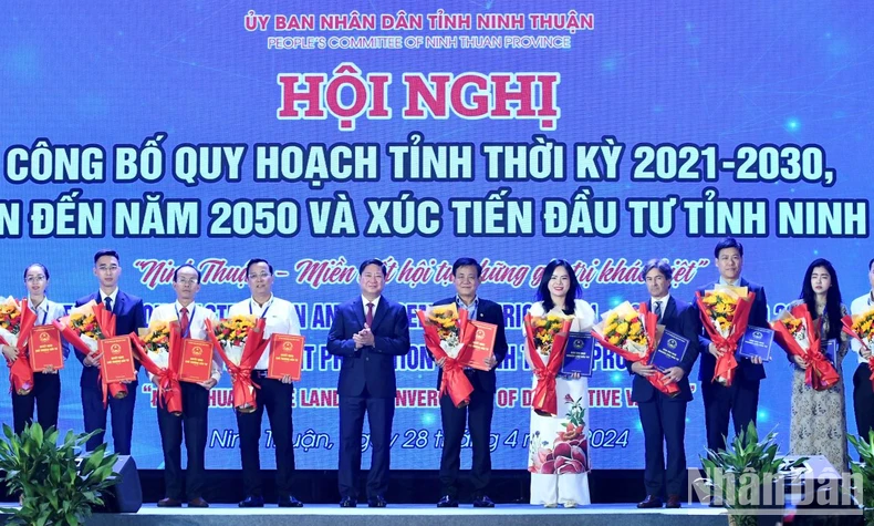 Thủ tướng Phạm Minh Chính: Thực hiện các giải pháp đồng bộ đưa Ninh Thuận phát triển nhanh và bền vững ảnh 4