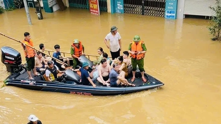 Lũ sông Thao vượt mức lịch sử, nước sông Hồng dâng cao ảnh hưởng một số vùng ở Hà Nội ảnh 14