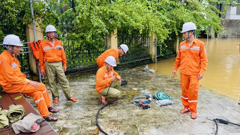 Lũ sông Thao vượt mức lịch sử, nước sông Hồng dâng cao ảnh hưởng một số vùng ở Hà Nội ảnh 15