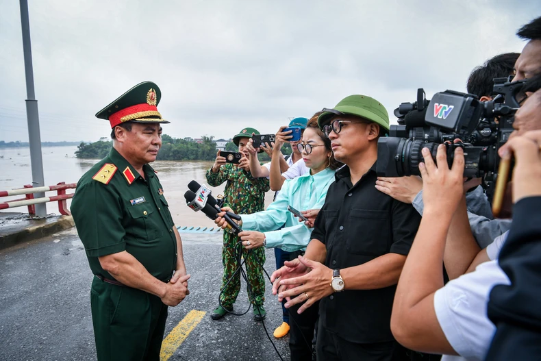 Lũ sông Thao vượt mức lịch sử, nước sông Hồng dâng cao ảnh hưởng một số vùng ở Hà Nội ảnh 43