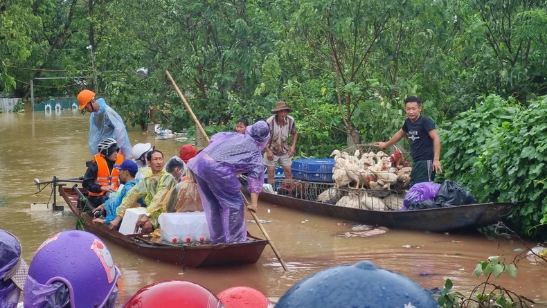 Lũ sông Thao vượt mức lịch sử, nước sông Hồng dâng cao ảnh hưởng một số vùng ở Hà Nội ảnh 18