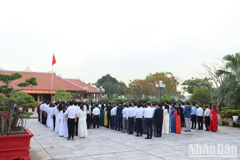Dâng hương kỷ niệm 118 năm Ngày sinh Thủ tướng Phạm Văn Đồng ảnh 2