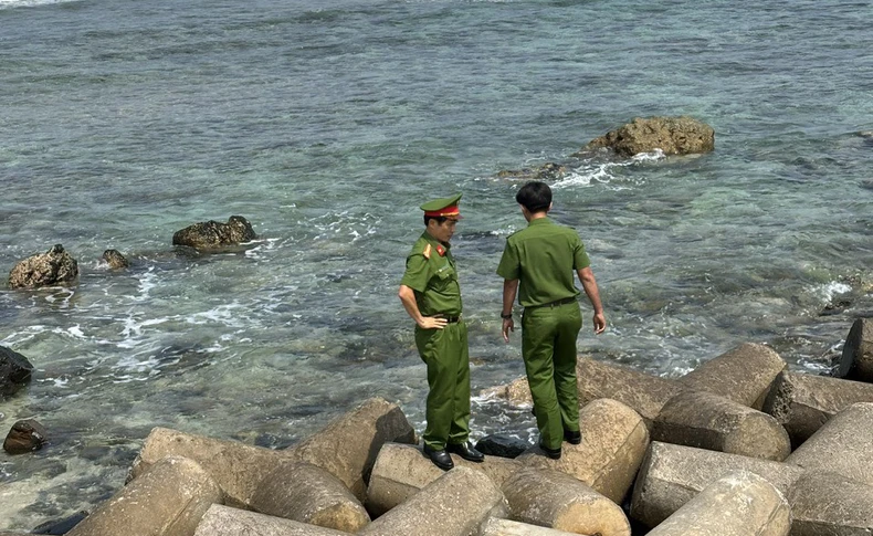 Phát hiện gần 30 kg ma túy trôi dạt vào bờ biển đảo Lý Sơn ảnh 1