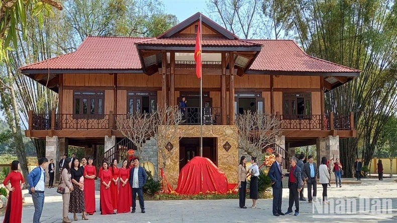 Nguyên Chủ tịch nước Trương Tấn Sang dự khánh thành Nhà văn hóa xóm Đồng Chúp, Cao Bằng ảnh 1