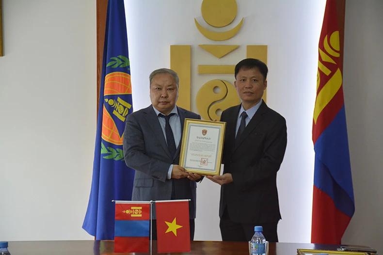 Cộng đồng người Việt quyên góp ủng hộ Mông Cổ khắc phục hậu quả thiên tai ảnh 1