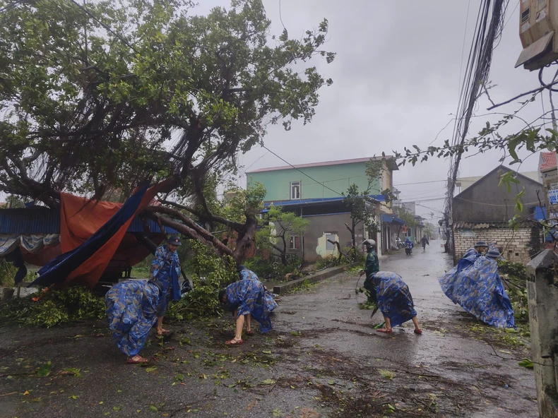 [Live] Khẩn trương khắc phục hậu quả, cứu người mắc kẹt, mất tích trong bão số 3 ảnh 1