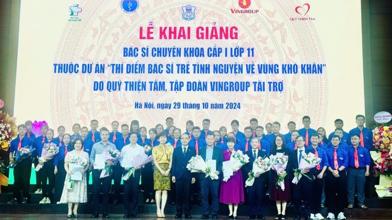 Bàn giao 42 bác sĩ chuyên khoa cấp I về công tác tại 26 huyện khó khăn, biên giới ảnh 2