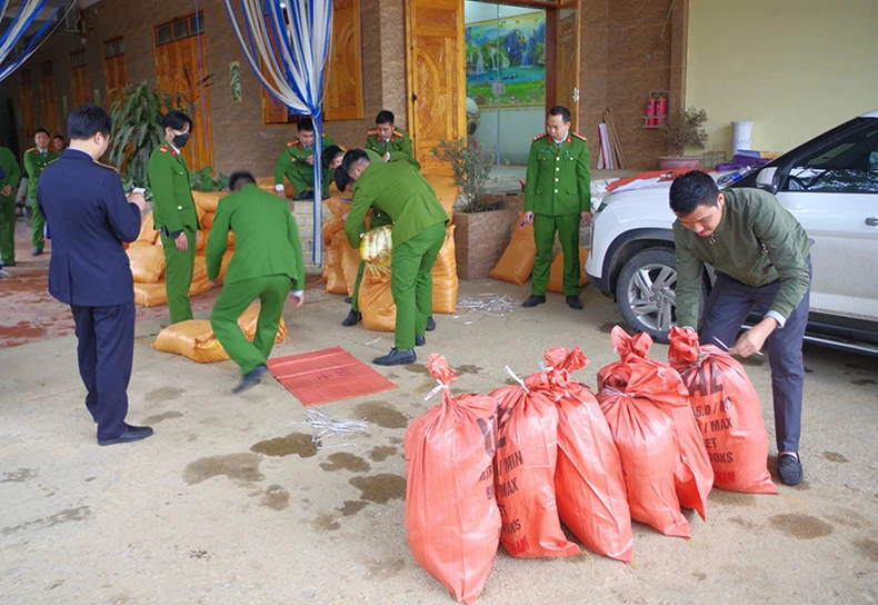 Triệt phá đường dây sản xuất, buôn bán mỳ chính giả quy mô lớn ảnh 3