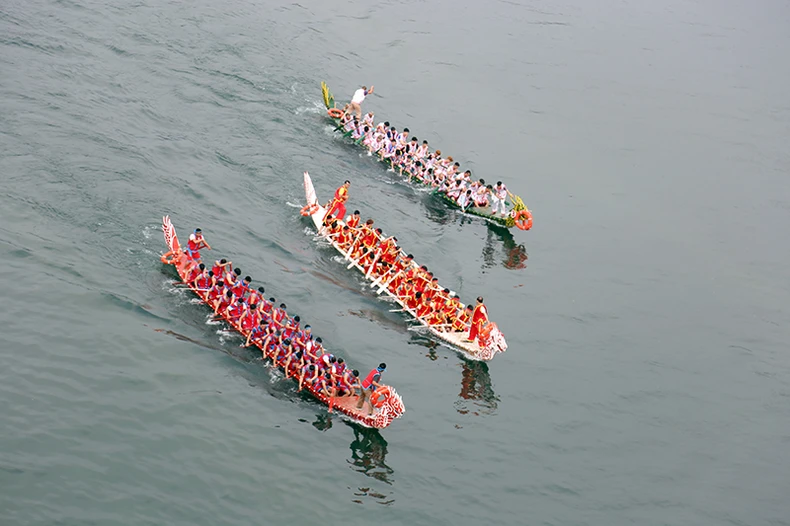 Sôi nổi hội đua thuyền truyền thống trên sông Lô Xuân Giáp Thìn ảnh 1