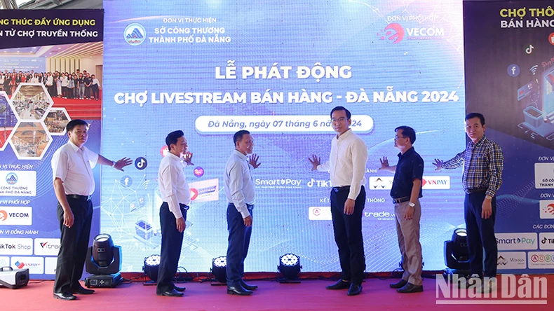 Đà Nẵng hỗ trợ tiểu thương chợ truyền thống livestream bán hàng ảnh 1