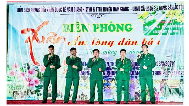 Chăm lo Tết cho người dân xã biên giới ở Quảng Nam ảnh 6