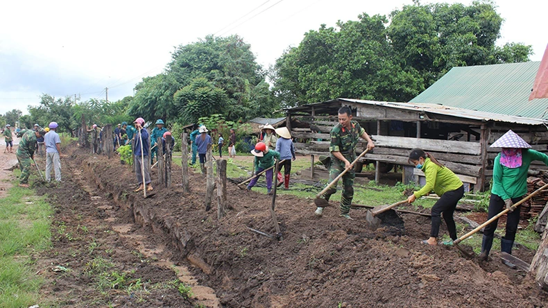 Giúp dân phát triển kinh tế ảnh 1