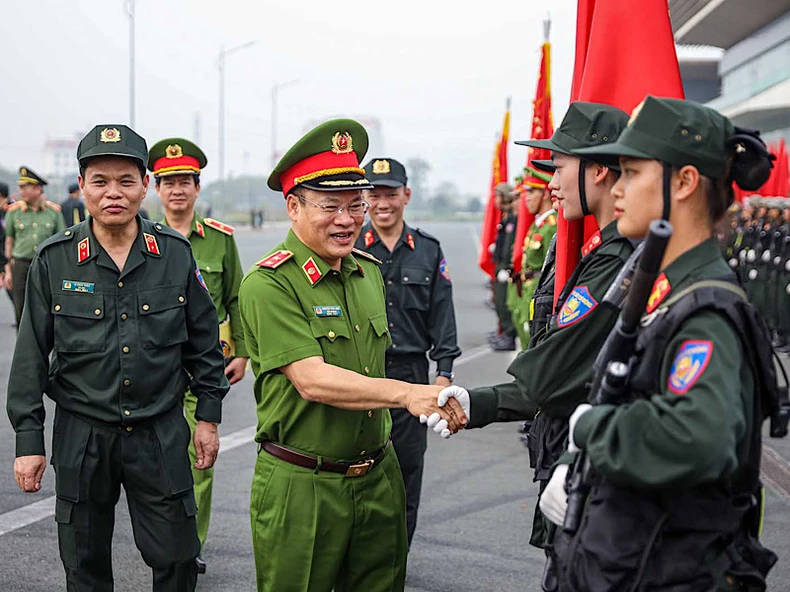 Hơn 5.000 chiến sĩ Cảnh sát cơ động tham gia tổng duyệt lần 1 Lễ kỷ niệm 50 năm ngày truyền thống ảnh 1