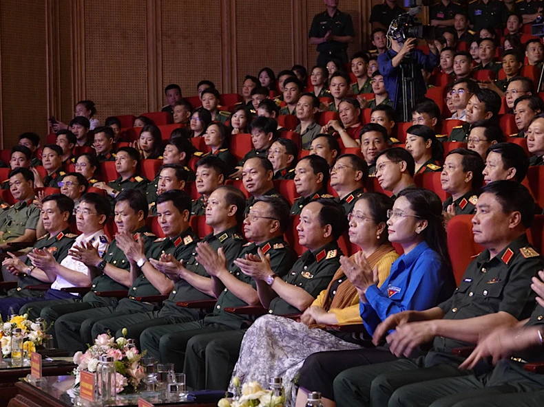 Khai mạc Liên hoan Nghệ thuật quần chúng lực lượng vũ trang và thanh niên, sinh viên lần thứ X - Khu vực III ảnh 1