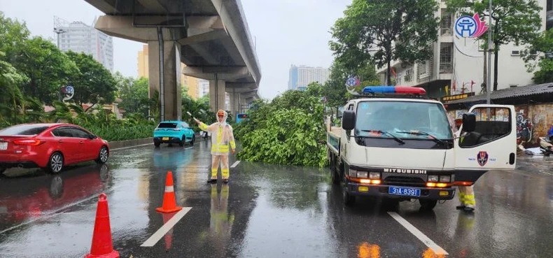 Lực lượng công an cứu, giúp dân trong bão Yagi ảnh 2