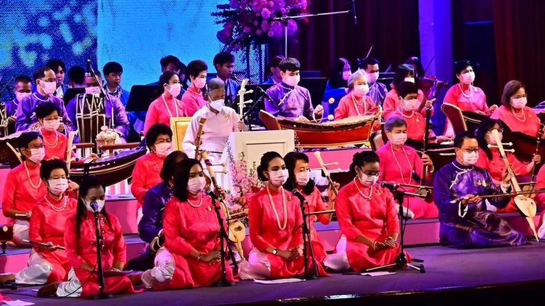 Công chúa Thái Lan sáng tác và trình diễn tác phẩm âm nhạc về Việt Nam ảnh 2