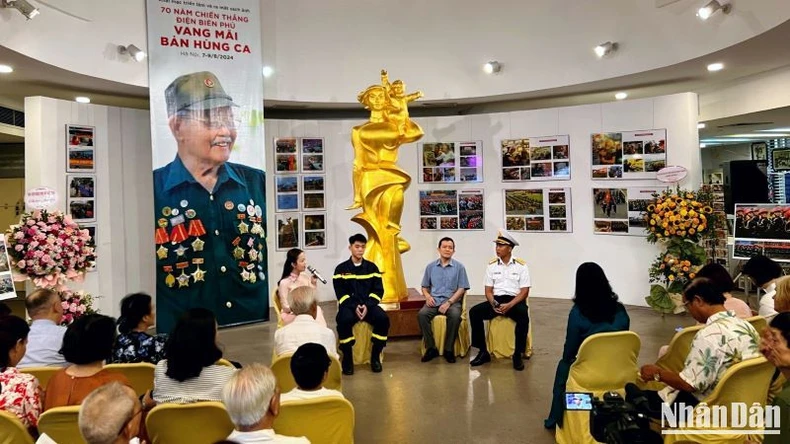 Triển lãm, ra mắt sách ảnh "70 năm Chiến thắng Điện Biên Phủ - Vang mãi bản hùng ca" ảnh 4