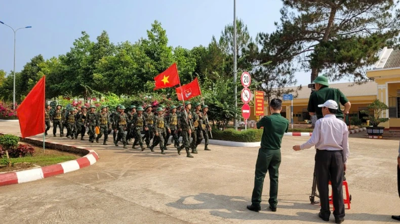 "Tiến bước dưới quân kỳ" - phim tài liệu khơi dậy lòng tự hào sâu sắc ảnh 1