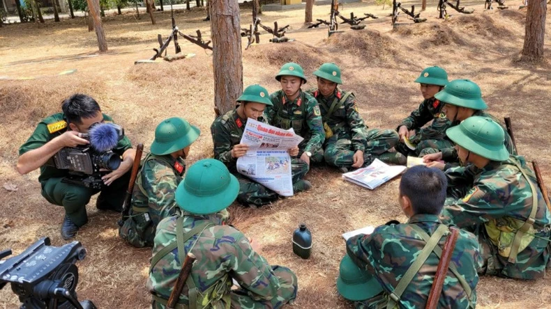 "Tiến bước dưới quân kỳ" - phim tài liệu khơi dậy lòng tự hào sâu sắc ảnh 6