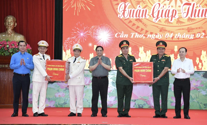 Thủ tướng Phạm Minh Chính thăm các đơn vị, lực lượng vũ trang ứng trực dịp Tết tại thành phố Cần Thơ ảnh 3