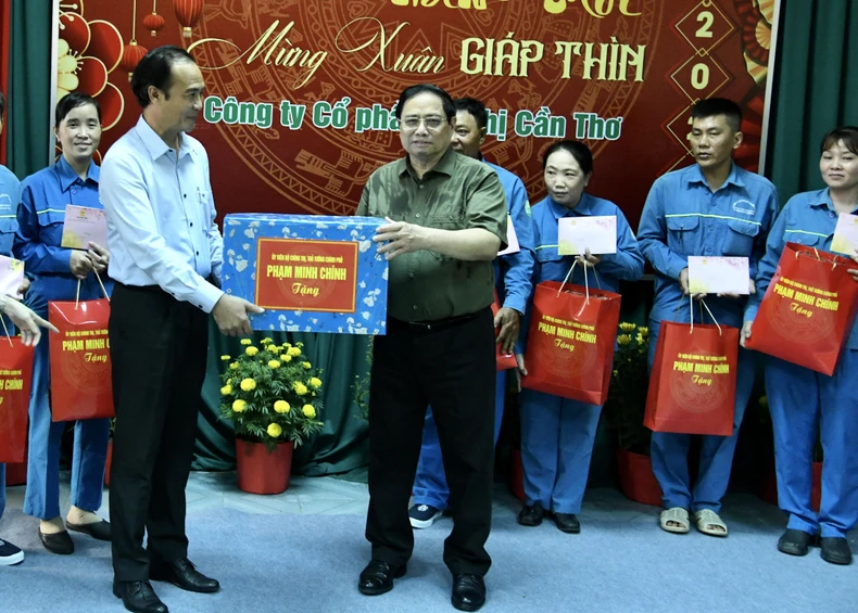 Thủ tướng Phạm Minh Chính thăm các đơn vị, lực lượng vũ trang ứng trực dịp Tết tại thành phố Cần Thơ ảnh 6