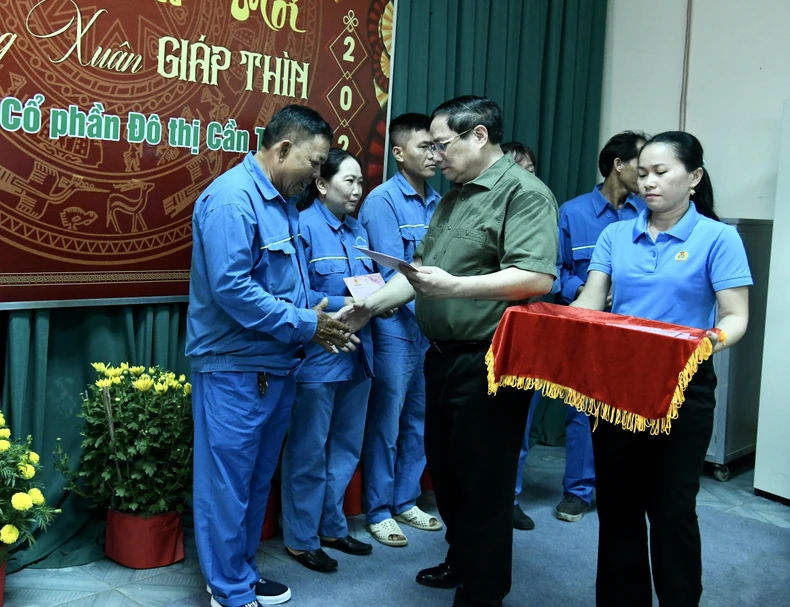 Thủ tướng Phạm Minh Chính thăm các đơn vị, lực lượng vũ trang ứng trực dịp Tết tại thành phố Cần Thơ ảnh 5