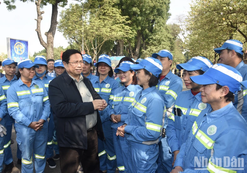 Thủ tướng Phạm Minh Chính kiểm tra công tác ứng trực Tết một số đơn vị, công trình trọng điểm tại Hà Nội ảnh 5