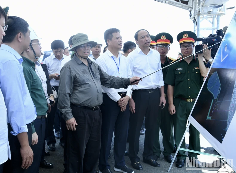 Thủ tướng Phạm Minh Chính khảo sát một số công trình trọng điểm tại Phú Quốc ảnh 7